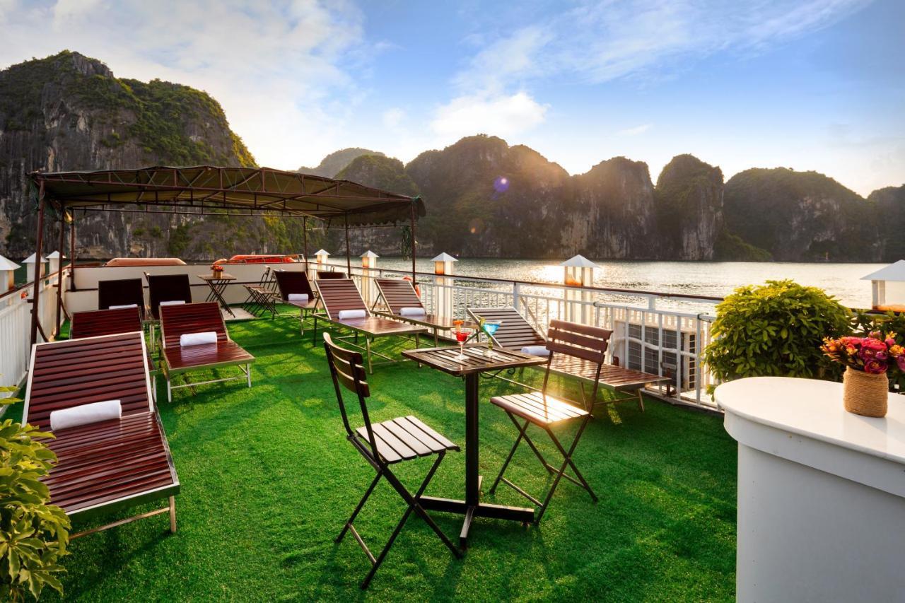 Charm Boutique Cruise Hotell Ha Long Exteriör bild