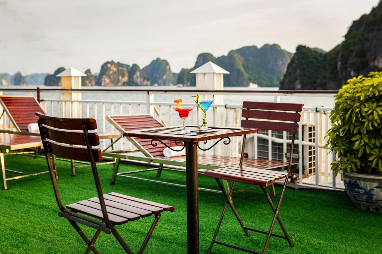 Charm Boutique Cruise Hotell Ha Long Exteriör bild