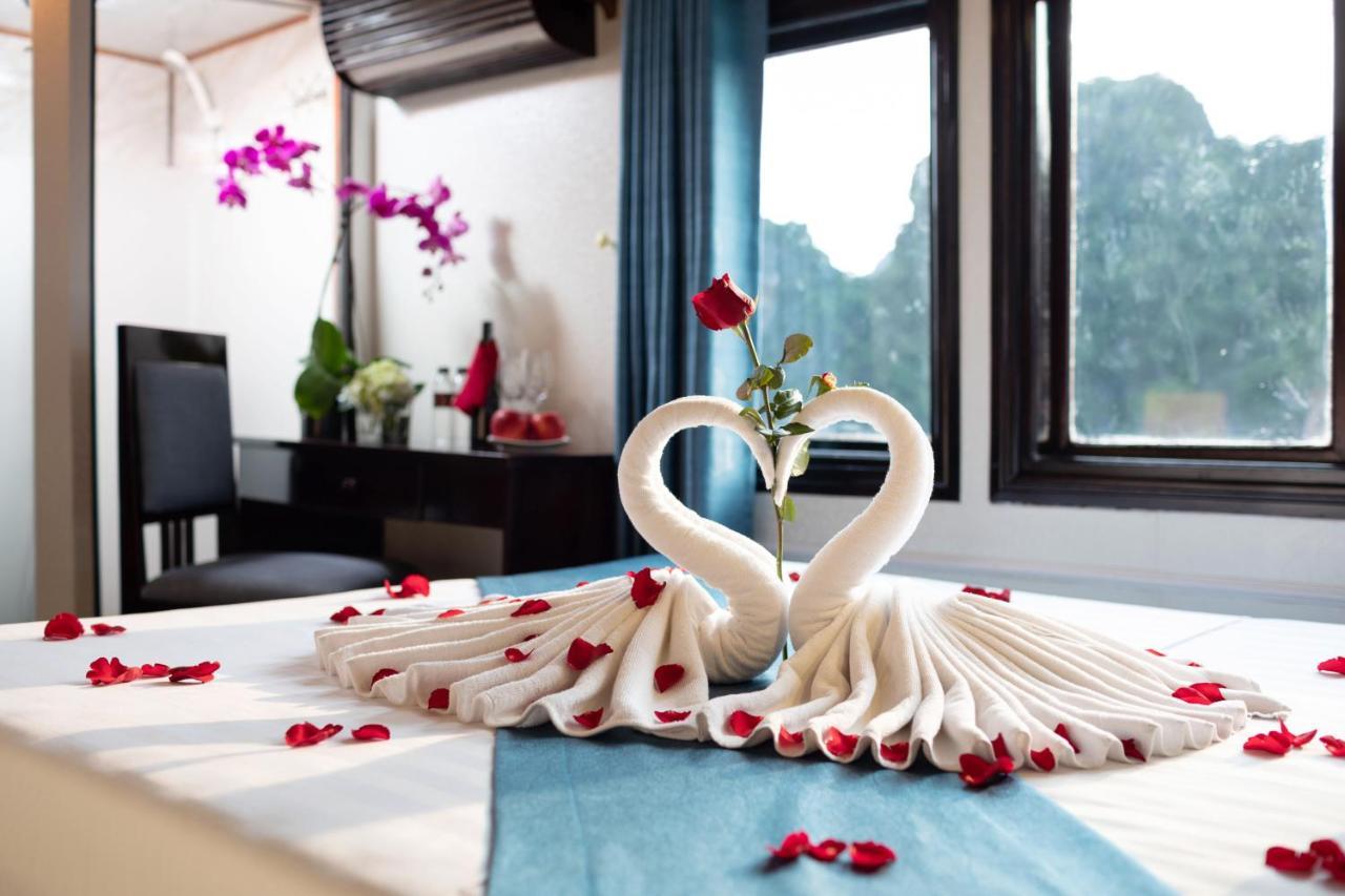 Charm Boutique Cruise Hotell Ha Long Exteriör bild
