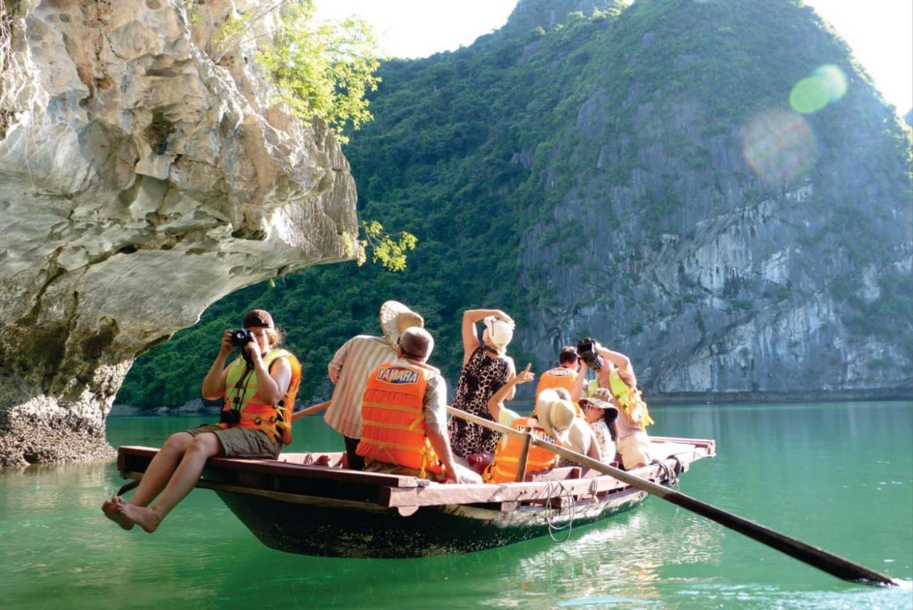 Charm Boutique Cruise Hotell Ha Long Exteriör bild